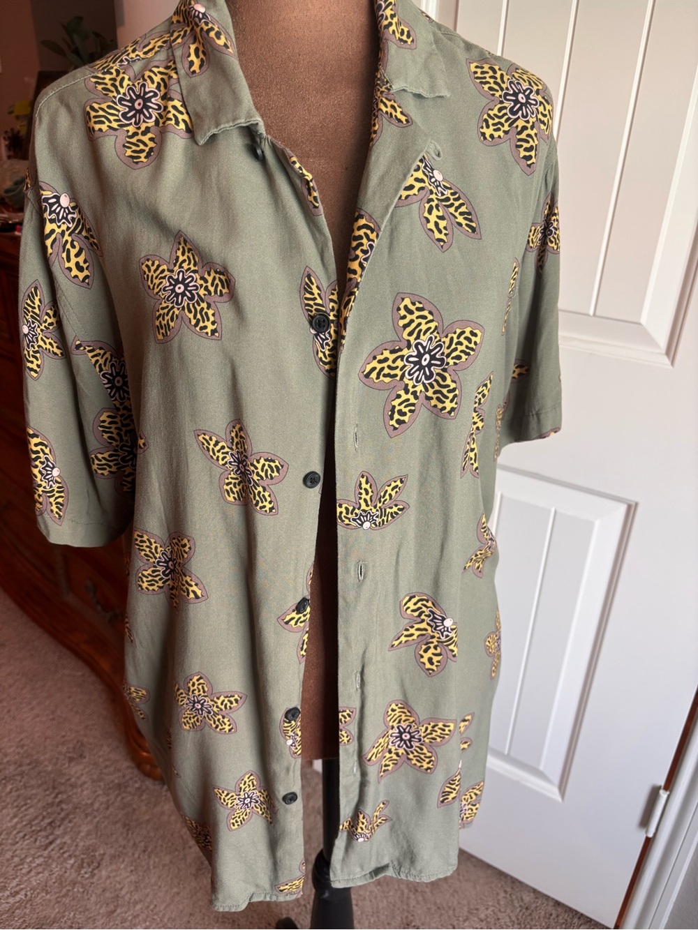 Women's ZGY Olive Green Short-Sleeve Floral Button-Up Jacket M